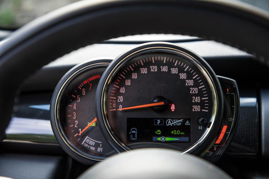 Панель приборов Mini Cooper S 5-Door (F56) 2018 года  (WW) (фото 15 из 86)